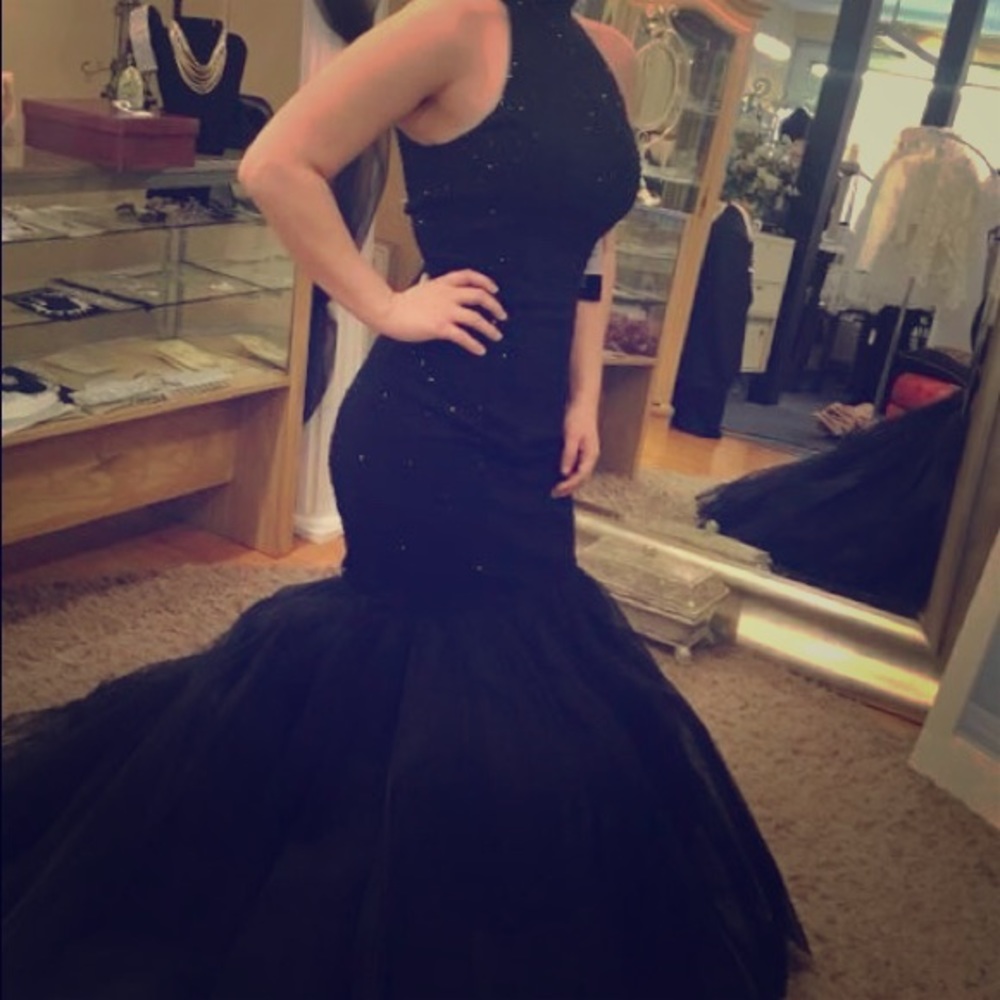 2018 Sherri Hill